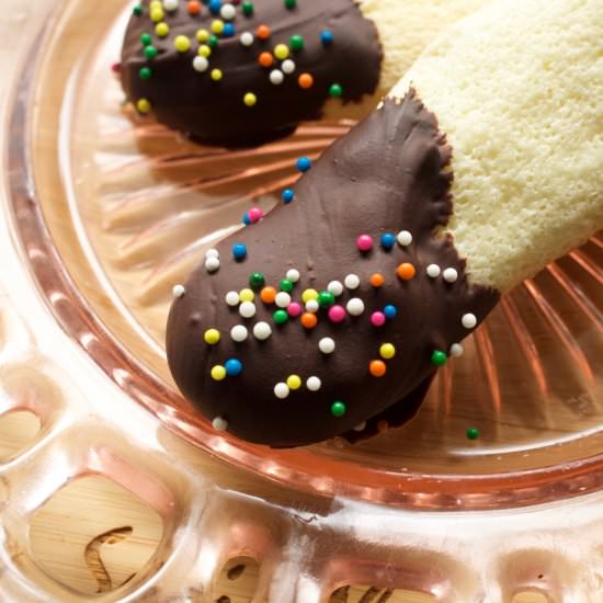 Anna Olson’s Chocolate-Dipped Ladyf