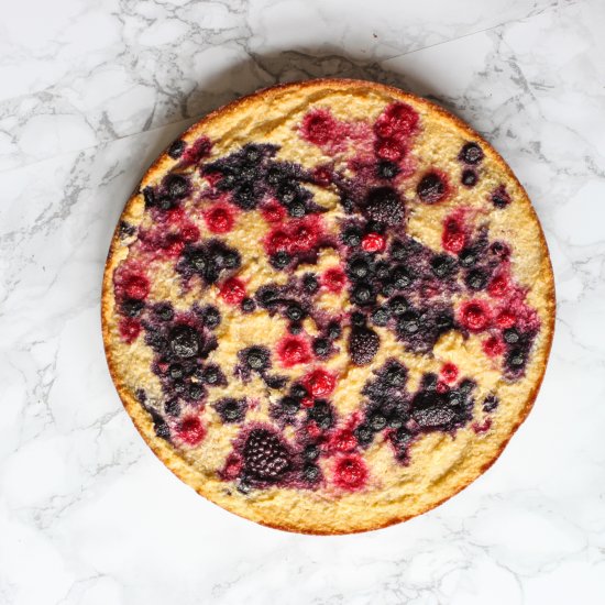 Polenta berry cake