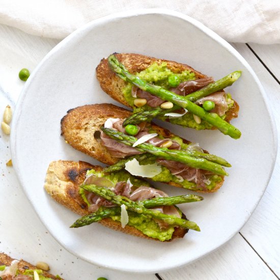 Bruschetta with Sweet Pea Pesto