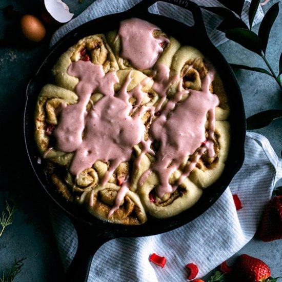 Strawberry Rhubarb Cinnamon Rolls