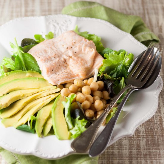 Salad with Salmon and Avocado