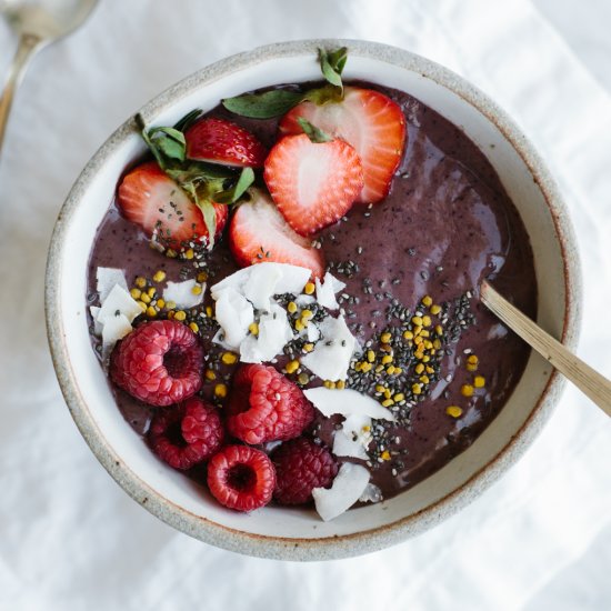 Acai Bowl with Mixed Berries