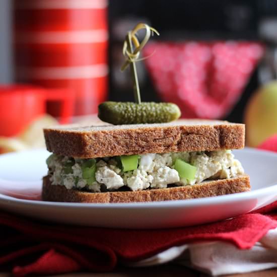 Vegan egg salad sandwich