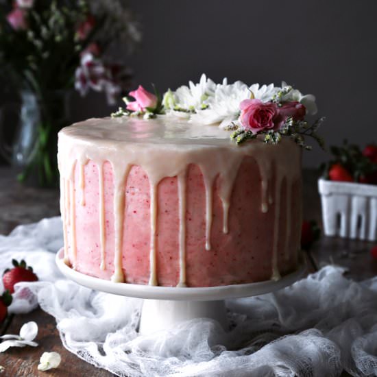 Vanilla Cake with Strawberries