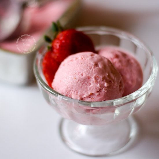 Easy Strawberry Ice Cream