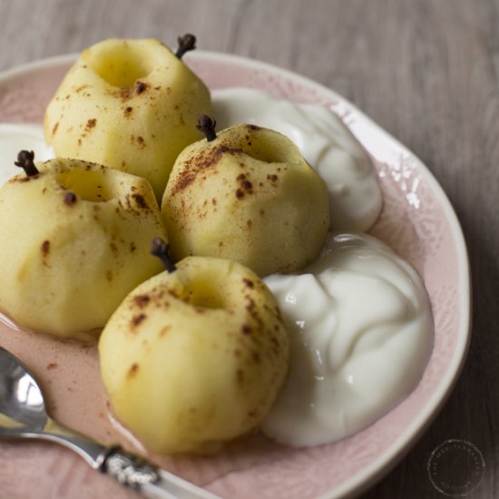 Stewed Apples with Cinnamon & Clove