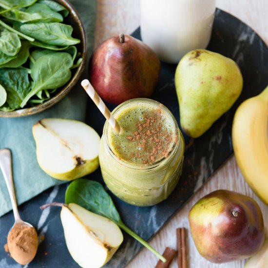 A Sweet Pear Green Smoothie