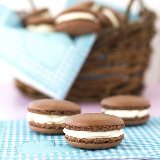 “Creme egg” macarons