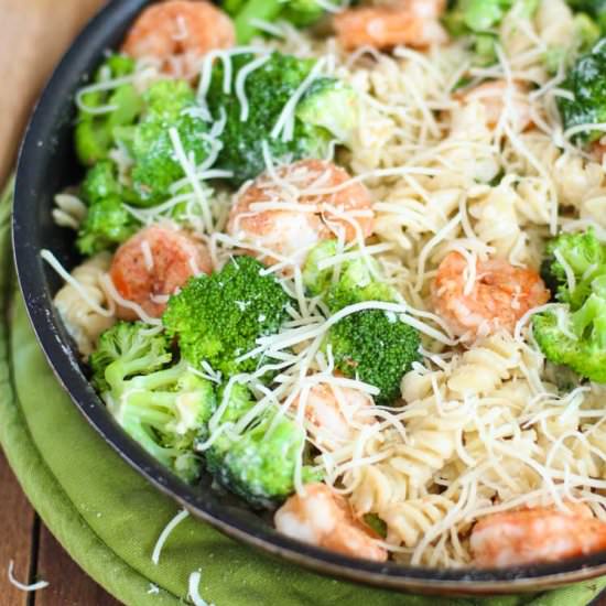 Skinny Broccoli Shrimp Pasta Alfredo