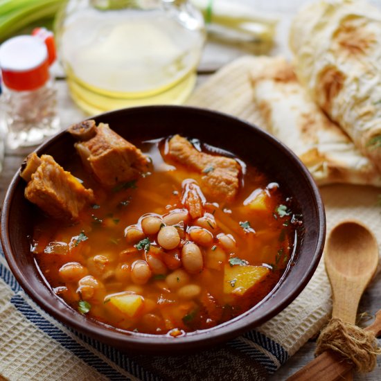 Tomato soup with beans and ribs