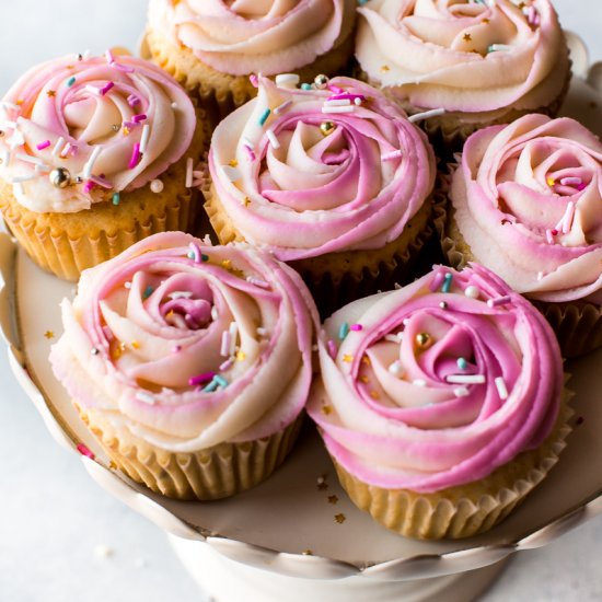 How to Pipe Frosting Roses