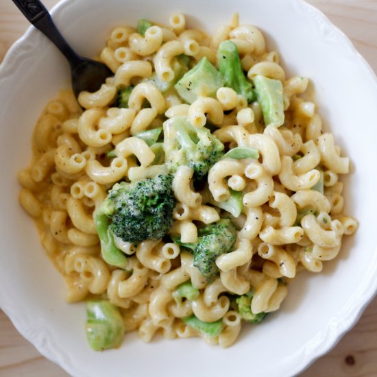 One Pot Broccoli Mac and Cheese