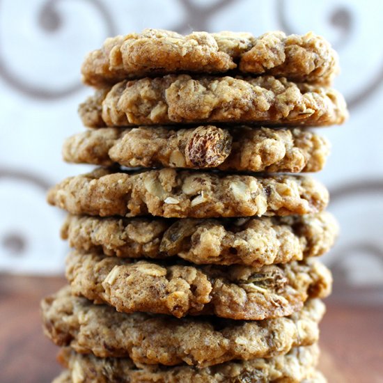 Vegan Oatmeal Raisin Cookies