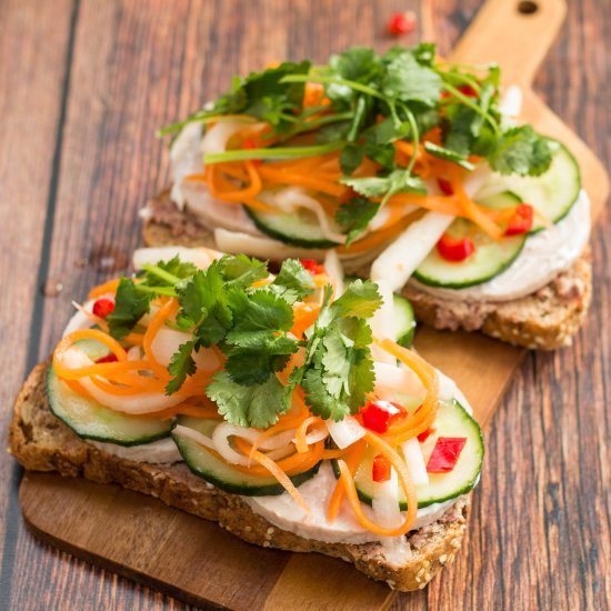 Easy Vietnamese Banh Mi Sandwich