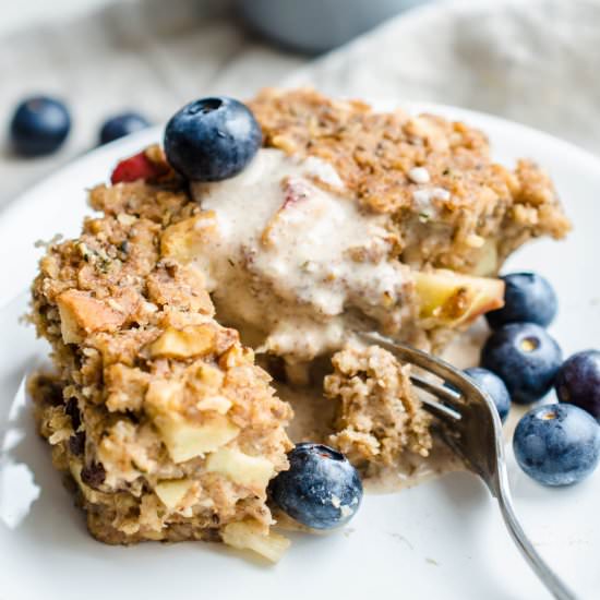 Apple Pie Oatmeal Breakfast Bake