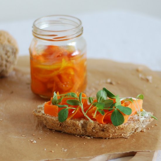 Quick Pickled Carrots with Ginger