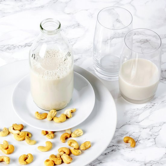 Simple Homemade Creamy Cashew Milk