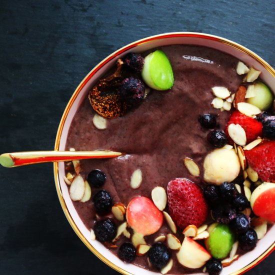 Very Berry Arugula Smoothie Bowl