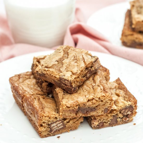 Super Easy KitKat Blondies