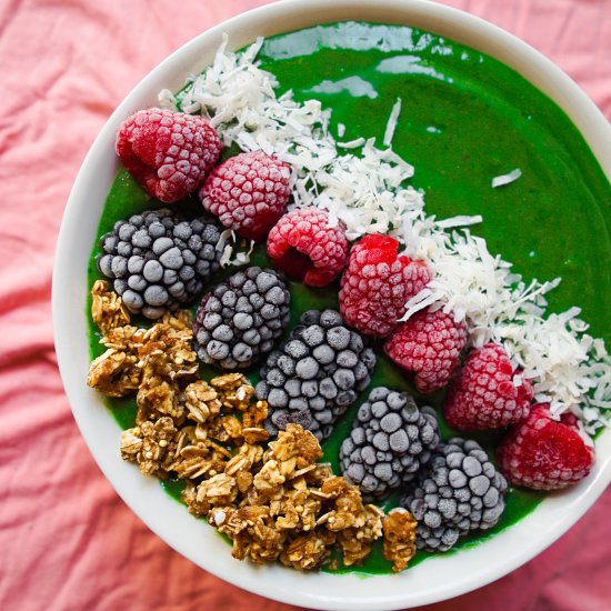 Superfood smoothie bowl