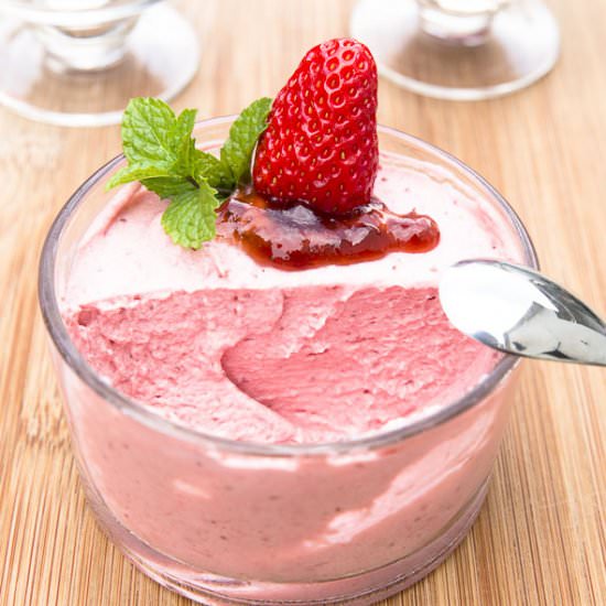 Eggless Strawberry Mousse