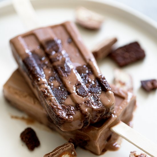 Snickers and Brownie Pudding Pops