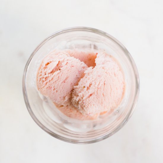 Homemade Strawberry Ice Cream