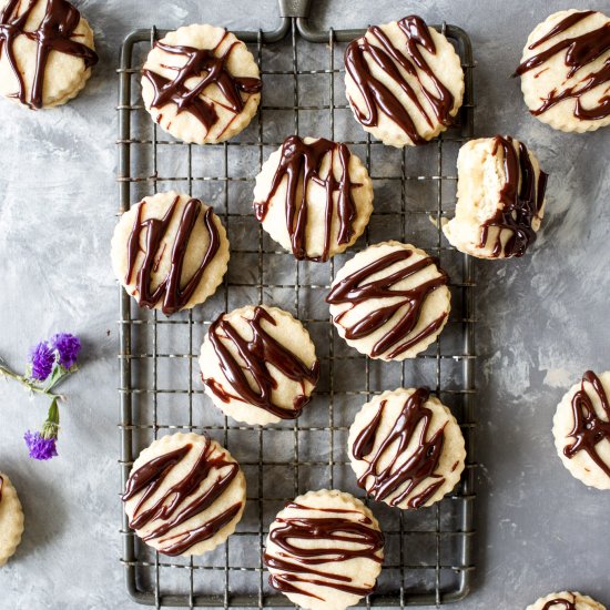 Vanilla Shortbread with Caramel