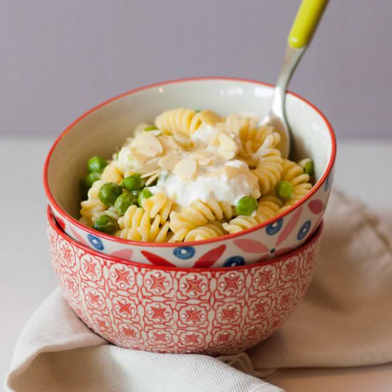 pasta with peas and fresh cheese