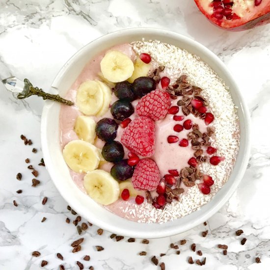 Strawberry Superfood Smoothie Bowl