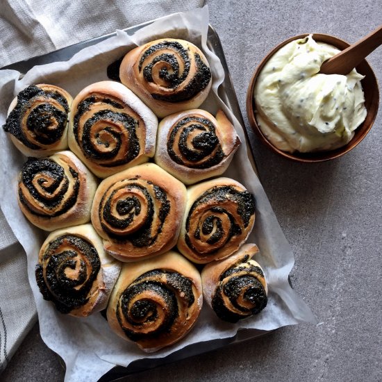 Pandan Black Sesame Rolls