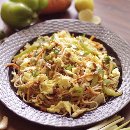 Spicy Asian Egg and Veggie Noodles