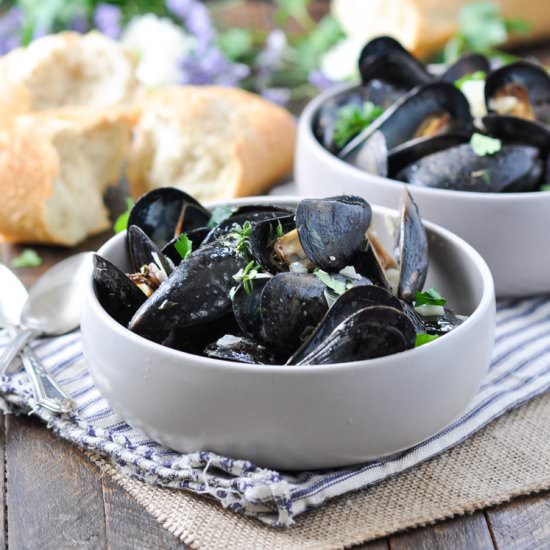 Steamed Mussels in Garlic Herb Wine