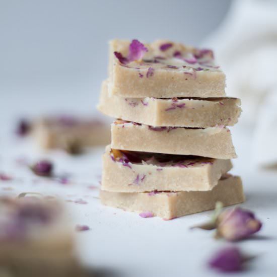 Cashew White Chocolate with Roses