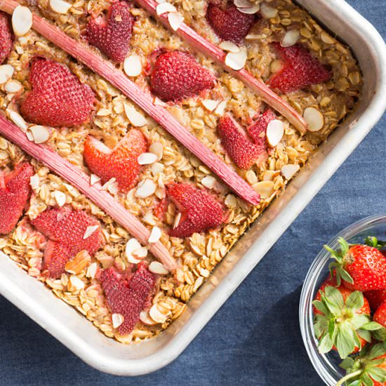 Strawberry Rhubarb Baked Oatmeal