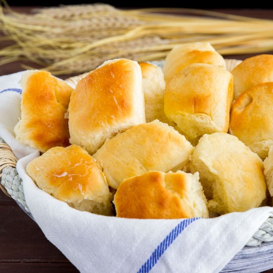 Amish Dinner Rolls