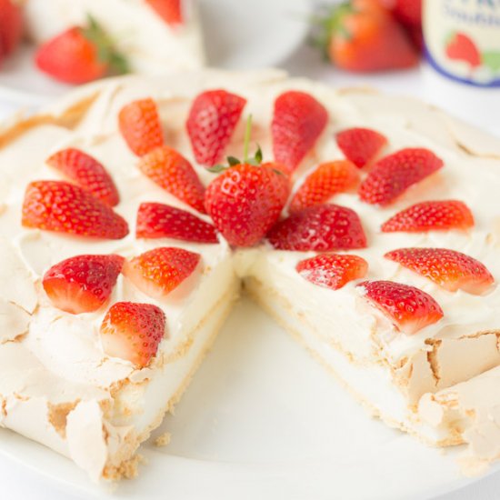 Easy Strawberry Pavlova