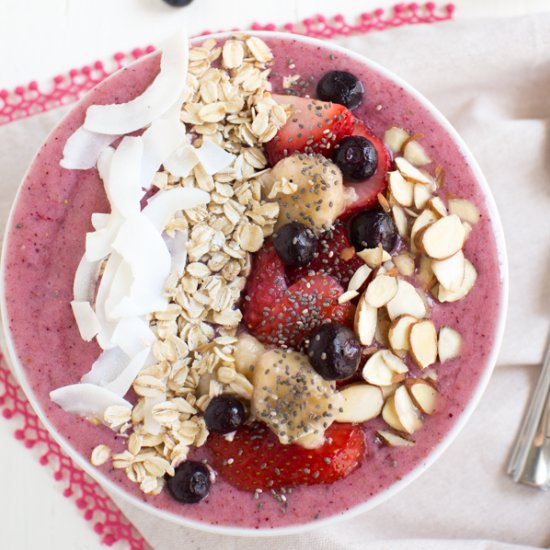 Berry Kale Smoothie Bowl