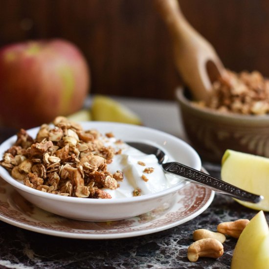 Cashew & Apple Granola