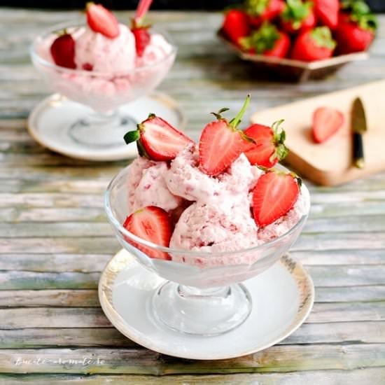 Homemade Strawberries Ice Cream