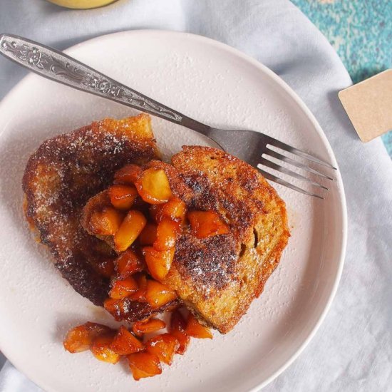 Cinnamon eggy bread with apple