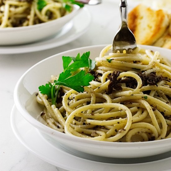 pasta strands with black truffle