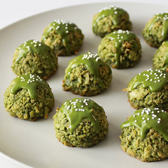 Matcha coconut macaroons