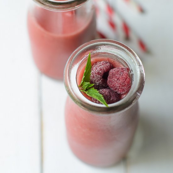 Berries and Maca Powder Smoothies