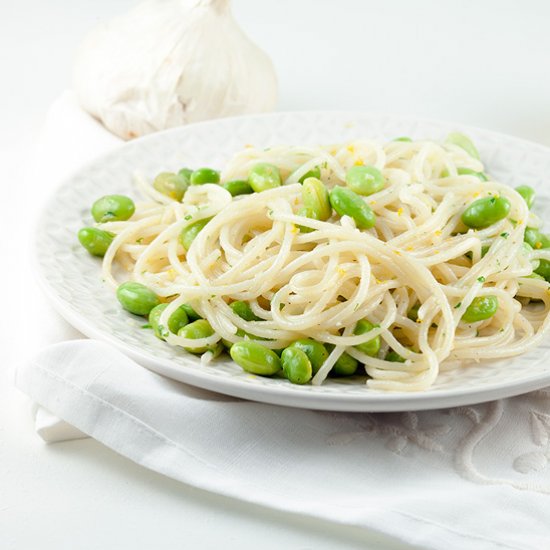 Edamame and garlic spaghetti