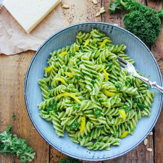 Kale pesto fusilli