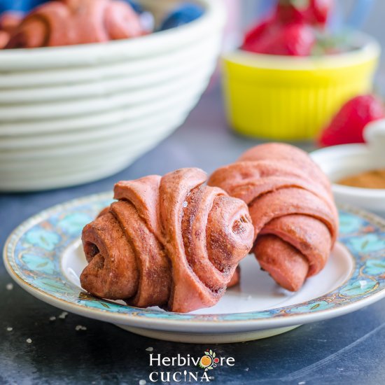 Beetroot Cinnamon Rolls