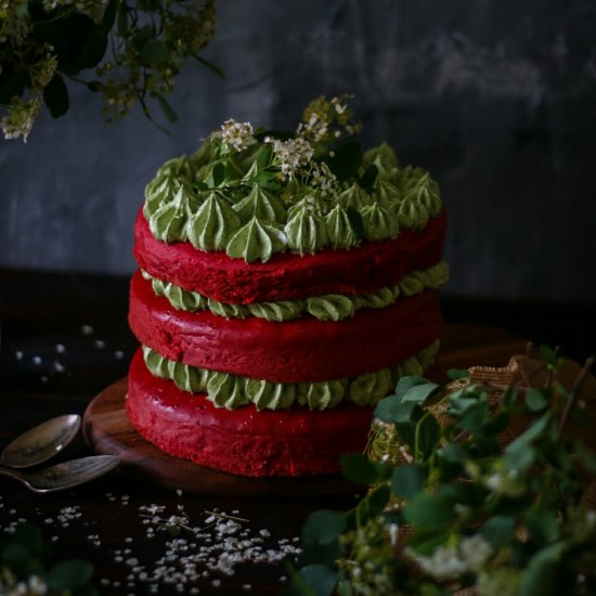 Red Velvet Cake & Moringa Cream