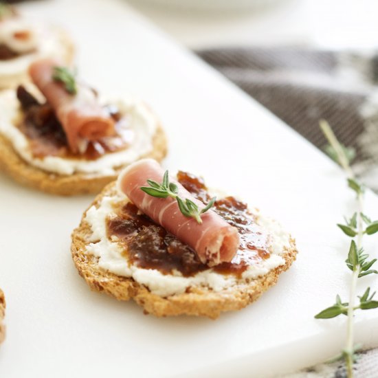 Fig Goat Cheese Thyme Crostini