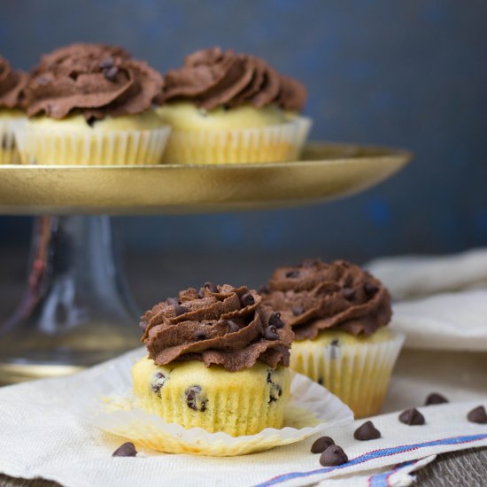 Vanilla Chocolate Chip Cupcakes